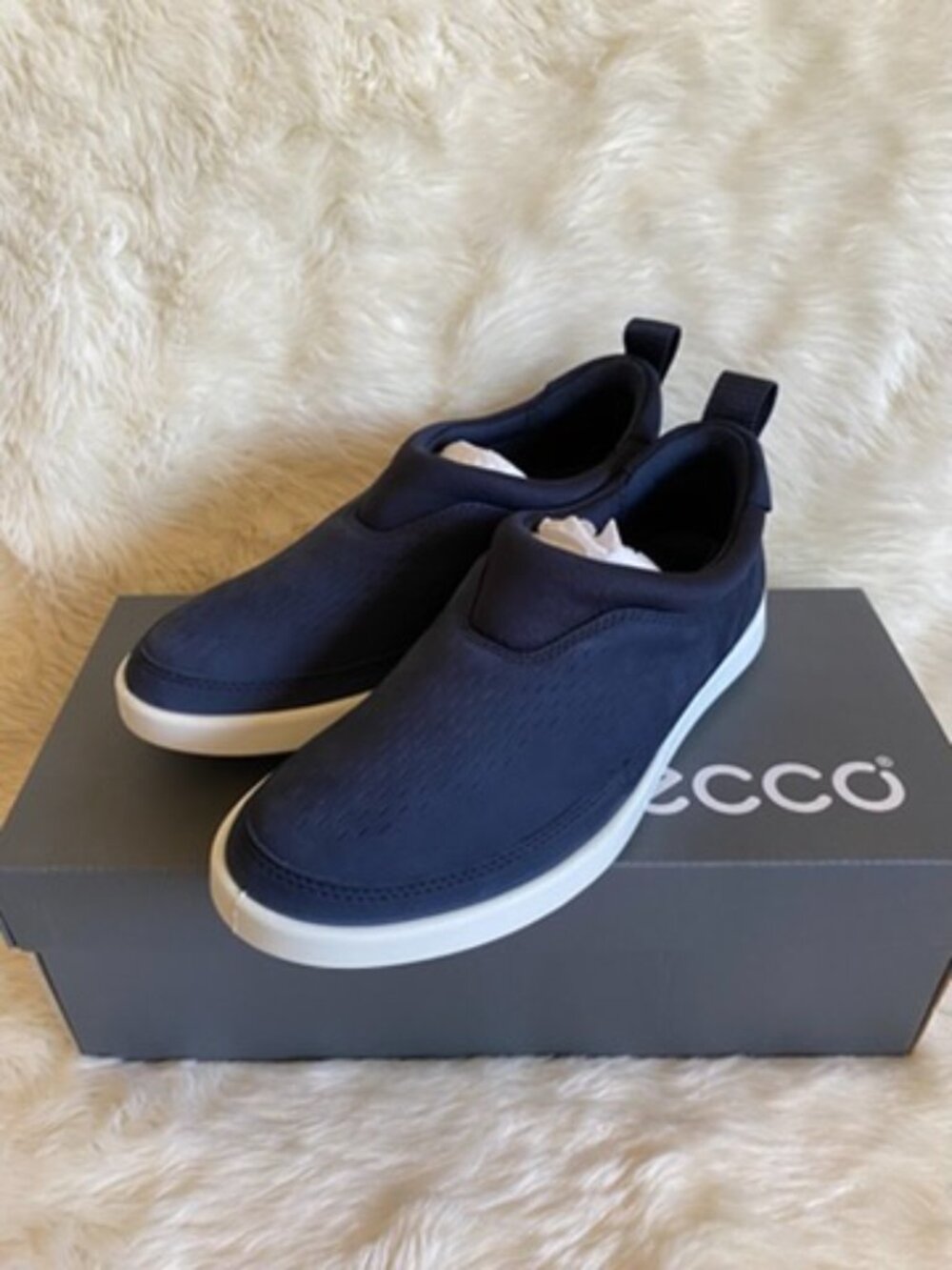 NIB! ECCO Women Soft 7 Slip On Leather Perforated Sneakers EU35 US4-4.5 In Navy